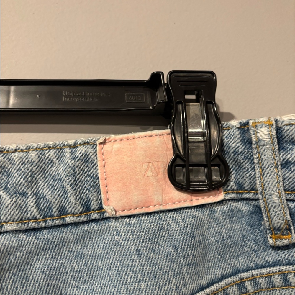 Zara Light Blue High Rise Jeans - Picture 5 of 5